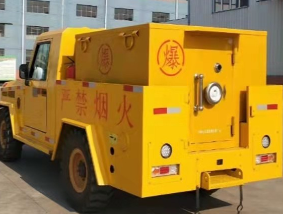 湾岭镇凯龙爆破器材运输车：保障爆破任务的安全运行