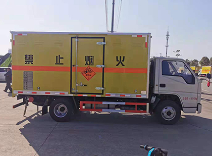 湾岭镇爆破器材运输车技术升级与安全合规新趋势